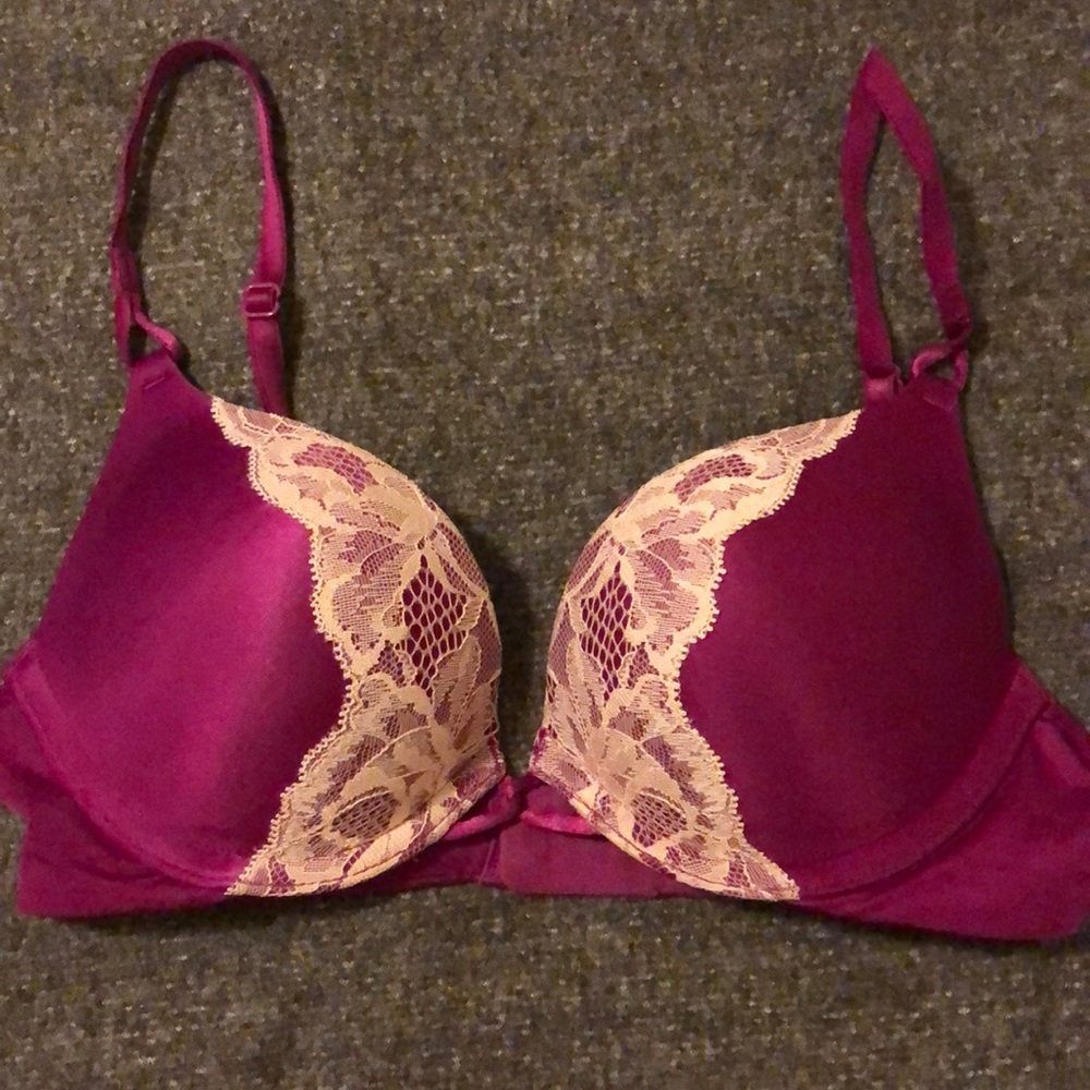Victoria’s Secret bombshell 32a